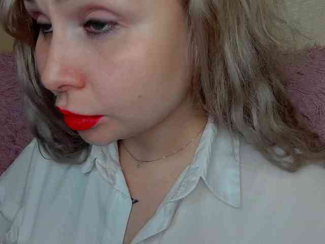 YourFunnyBlondiee webcam