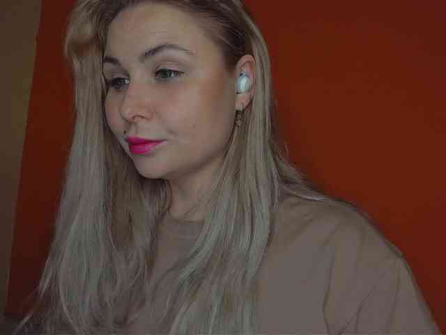hidden web cam YourFunnyBlondiee