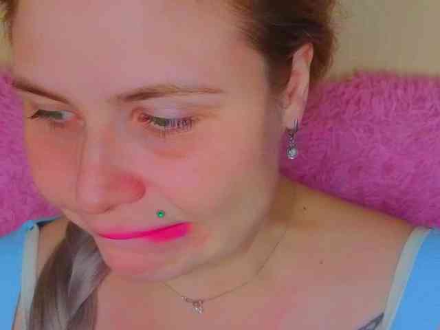 YourFunnyBlondiee webcam