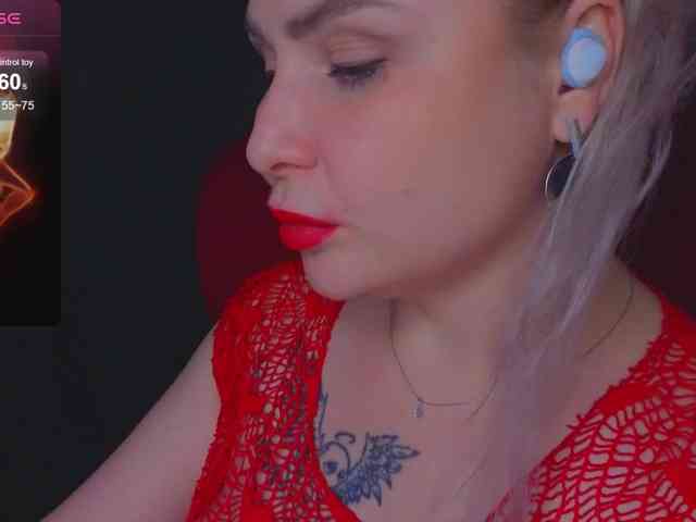 YourFunnyBlondiee webcam