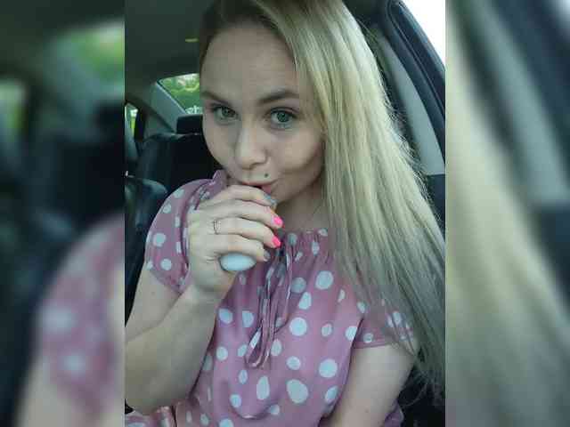 YourFunnyBlondiee webcam