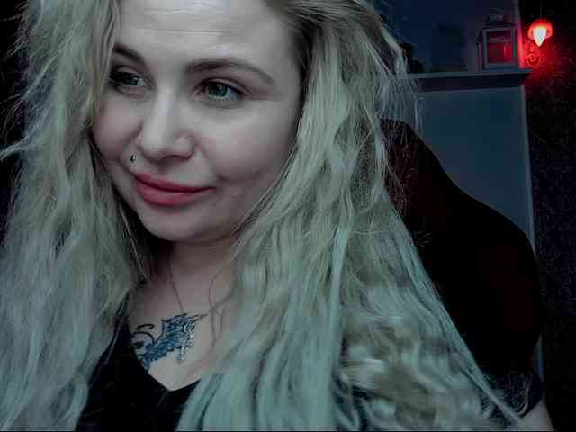YourFunnyBlondiee webcam