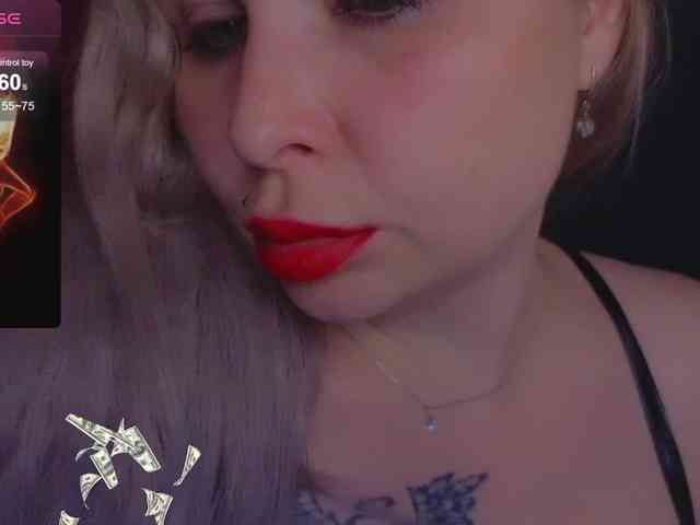 YourFunnyBlondiee webcam