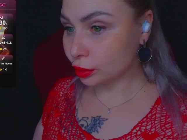 YourFunnyBlondiee webcam