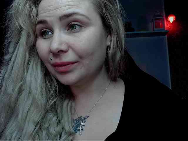 YourFunnyBlondiee webcam