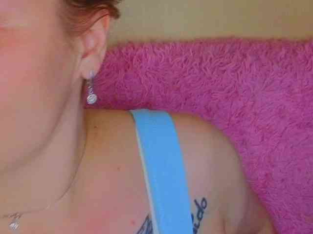 YourFunnyBlondiee webcam