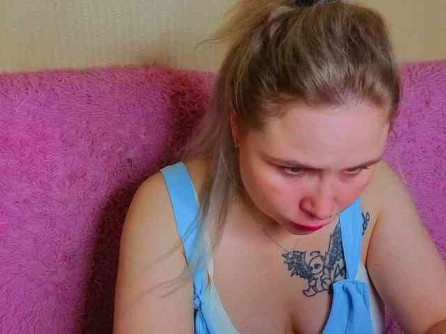 YourFunnyBlondiee