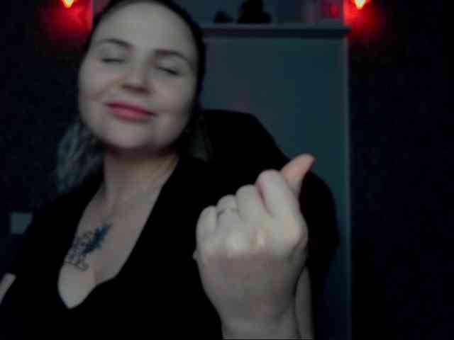 YourFunnyBlondiee webcam