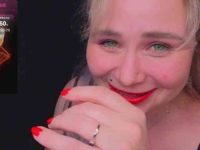 YourFunnyBlondiee webcam