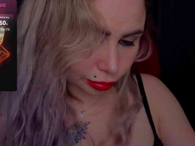 YourFunnyBlondiee webcam