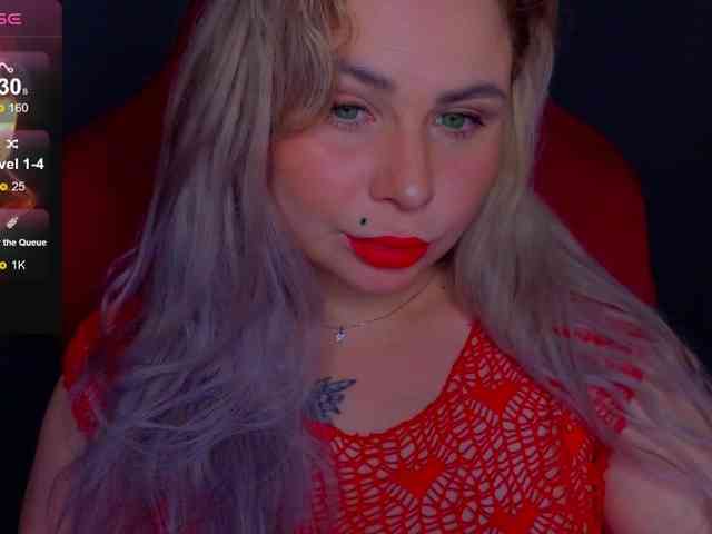 YourFunnyBlondiee webcam
