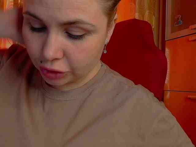 YourFunnyBlondiee webcam