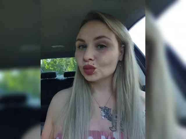 YourFunnyBlondie... Live Webcam on BongaCams