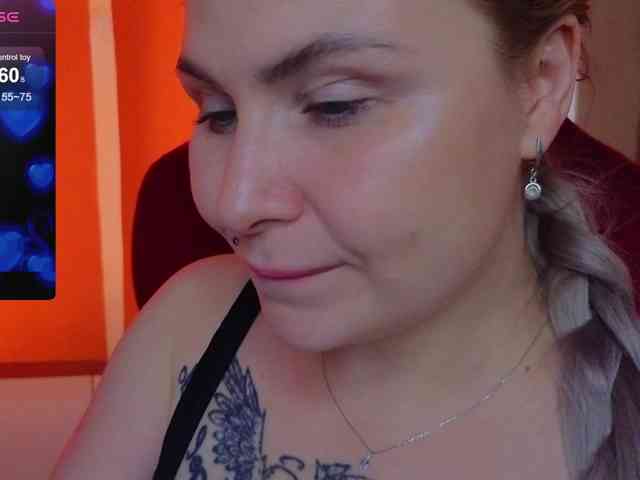 YourFunnyBlondiee webcam