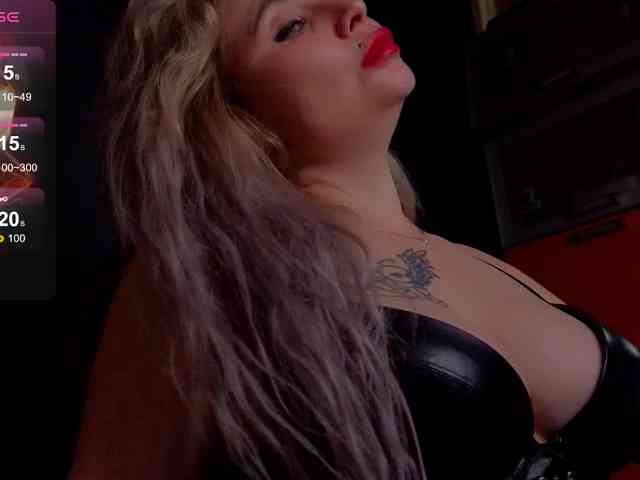 YourFunnyBlondiee webcam