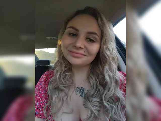 YourFunnyBlondie... Live Webcam on BongaCams