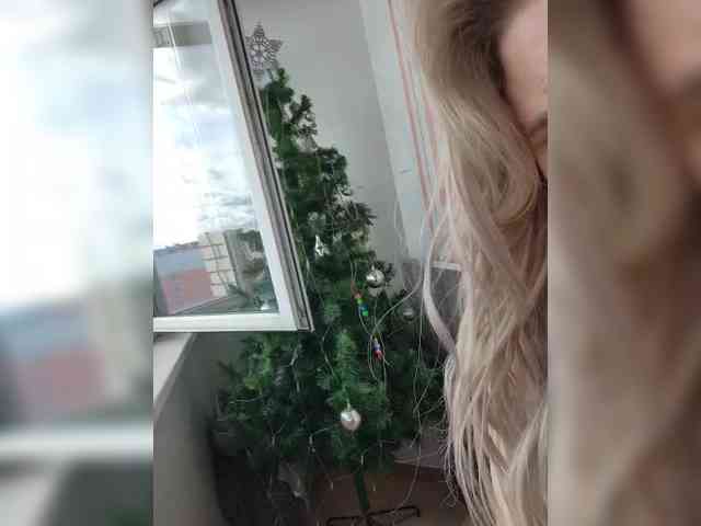 YourFunnyBlondiee webcam