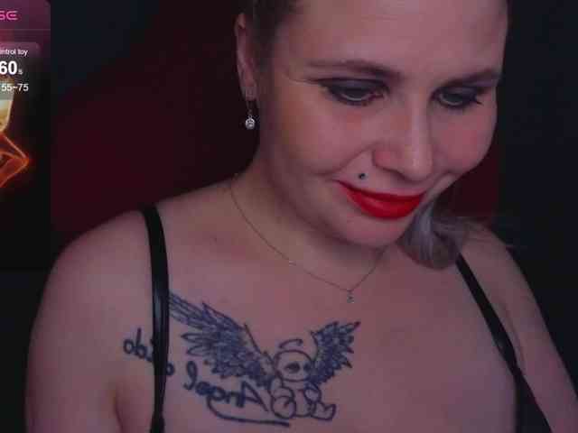 YourFunnyBlondiee webcam