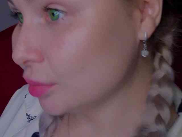 YourFunnyBlondiee webcam