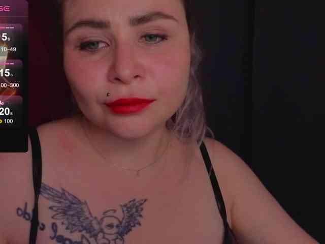 YourFunnyBlondiee webcam
