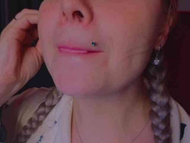 online web cam show YourFunnyBlondiee