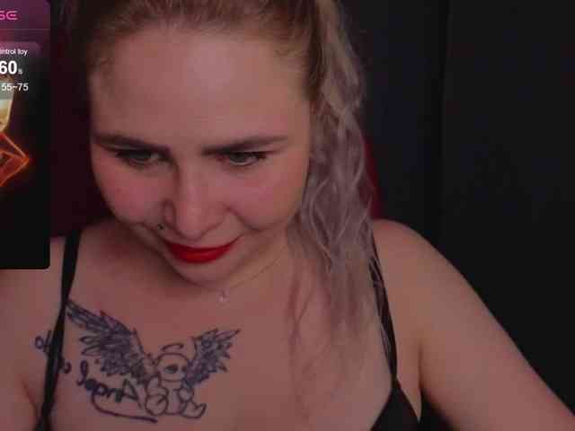 YourFunnyBlondiee webcam