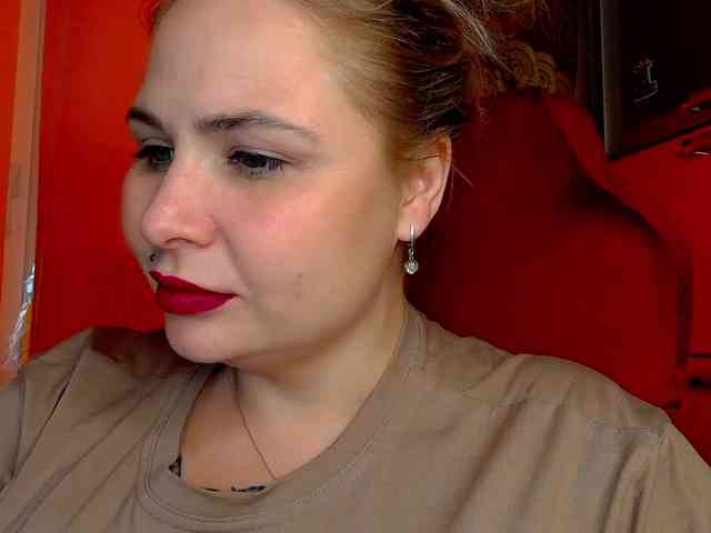 YourFunnyBlondiee webcam