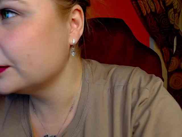 YourFunnyBlondiee webcam