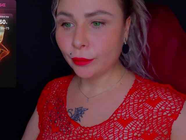 YourFunnyBlondiee webcam