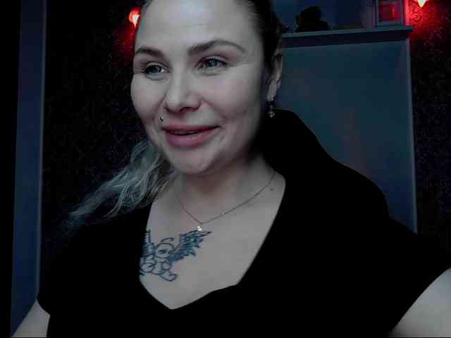 YourFunnyBlondiee webcam