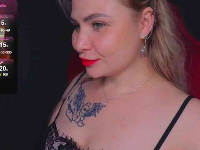 YourFunnyBlondiee webcam