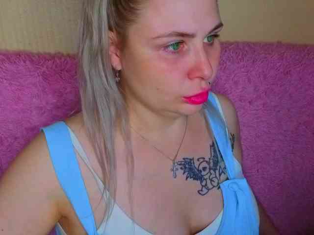 YourFunnyBlondiee webcam