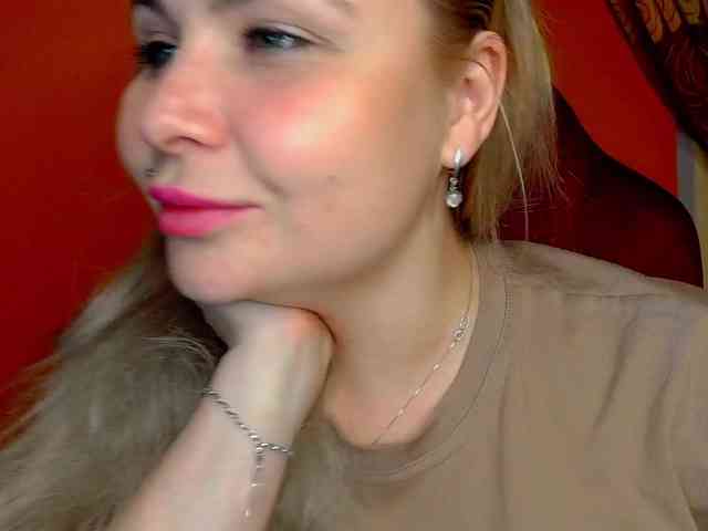 YourFunnyBlondiee webcam