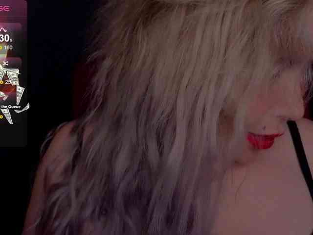 YourFunnyBlondiee webcam