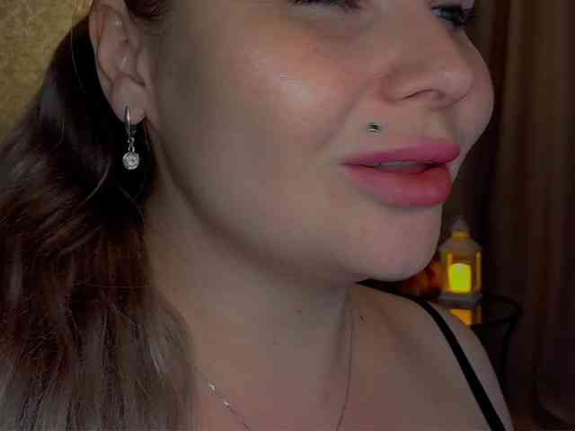 YourFunnyBlondiee webcam