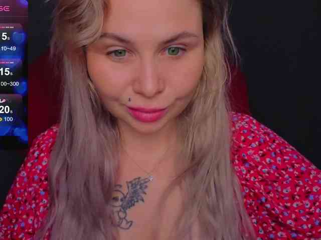 YourFunnyBlondiee webcam