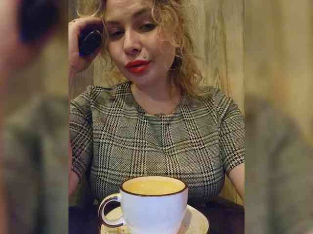 YourFunnyBlondiee