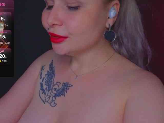 YourFunnyBlondiee webcam