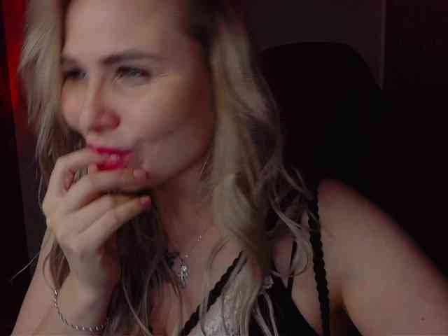 live voyeur web cam YourFunnyBlondiee