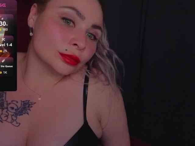 YourFunnyBlondiee webcam