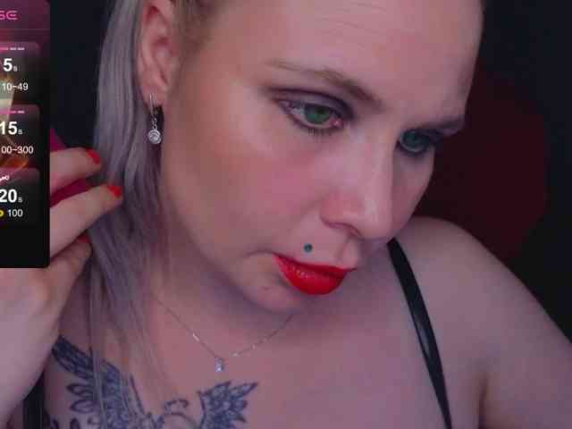 YourFunnyBlondiee webcam
