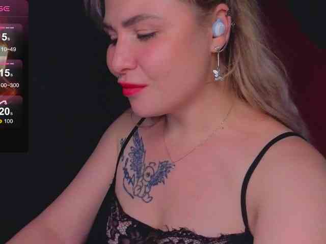 YourFunnyBlondiee webcam