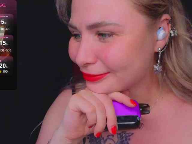 YourFunnyBlondiee webcam