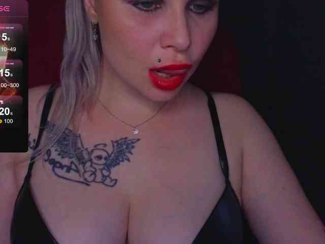 YourFunnyBlondiee webcam