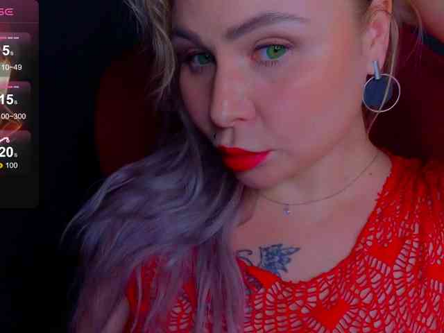 YourFunnyBlondiee webcam
