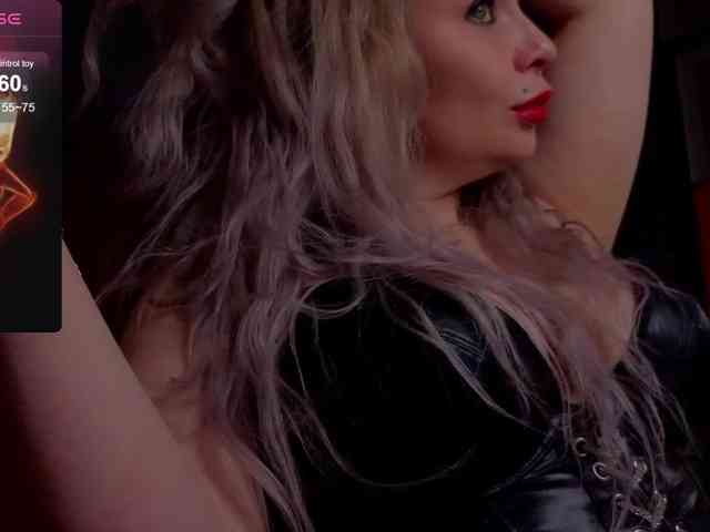 YourFunnyBlondiee webcam