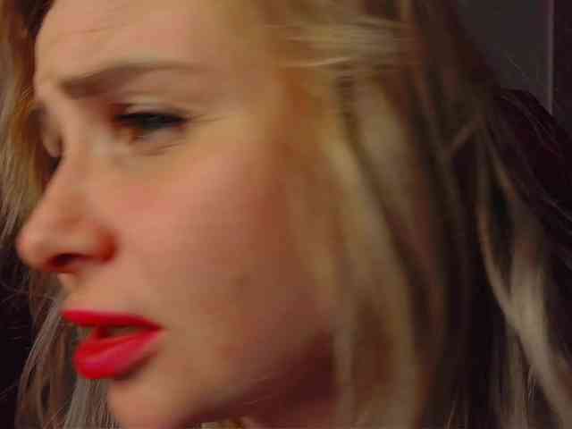 YourFunnyBlondiee webcam