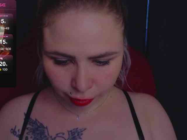 YourFunnyBlondiee webcam