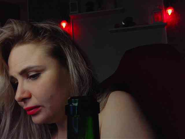 YourFunnyBlondiee webcam