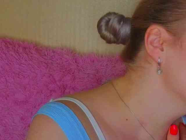 YourFunnyBlondiee webcam
